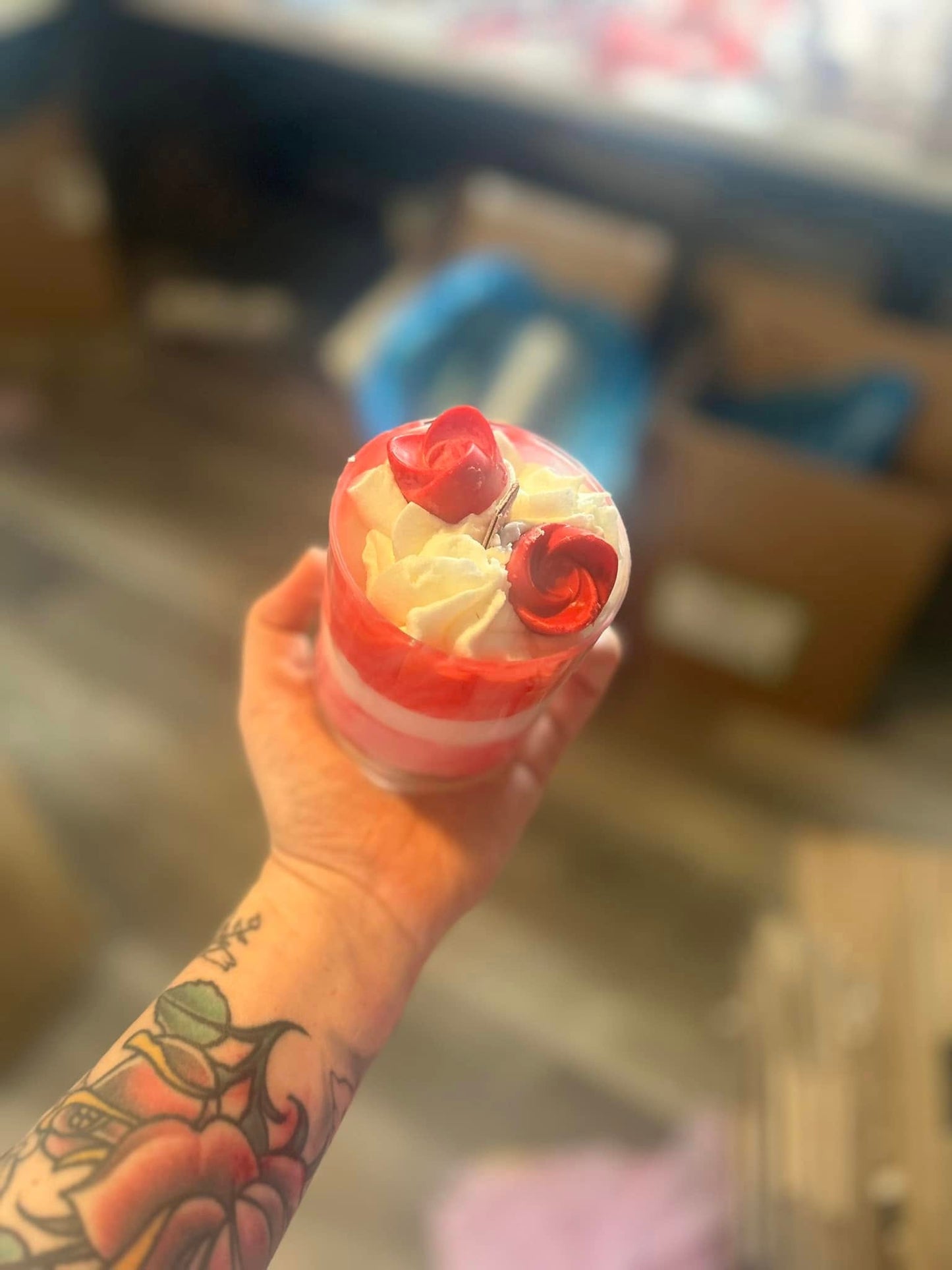 12 oz Fresh Cut Roses Decorated Candle